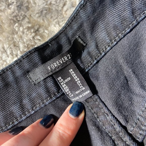 3/$15 Distressed Black Cargo Jeans - Picture 4 of 6